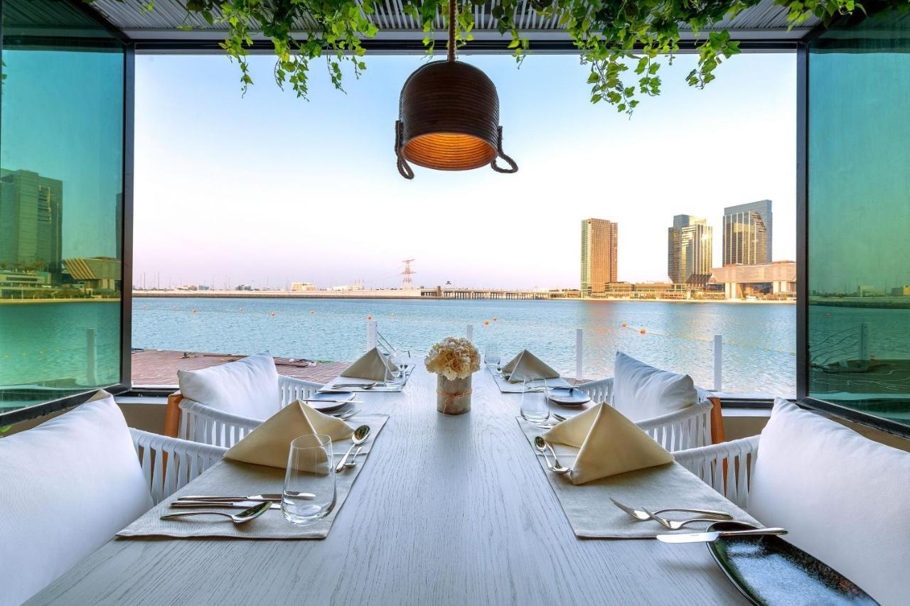 Le Meridien Abu Dhabi Esterno foto View from the restaurant