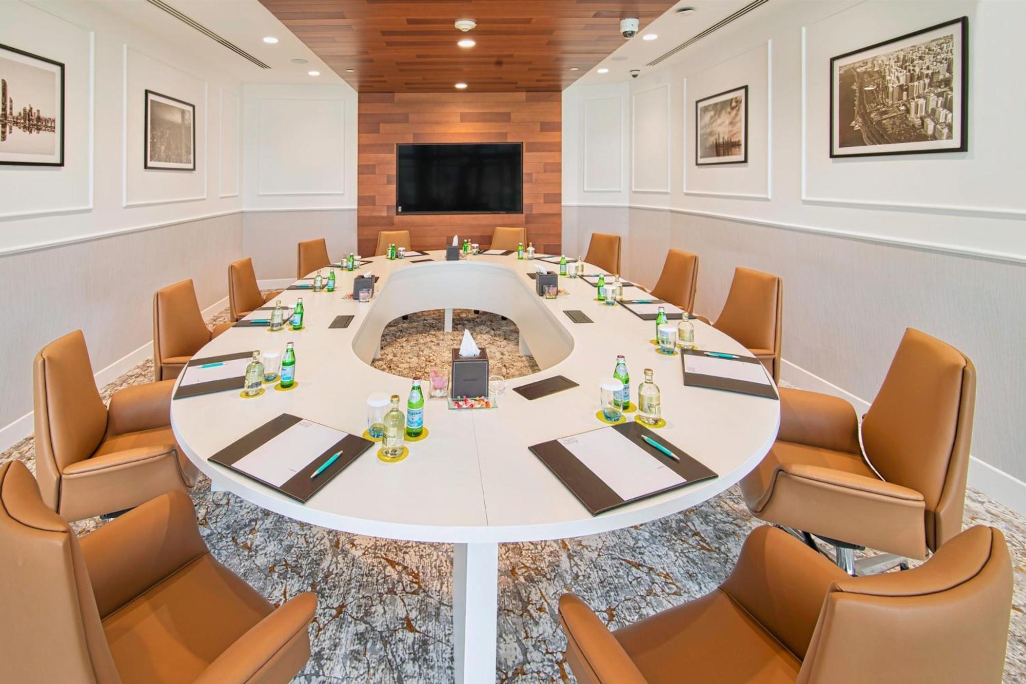 Le Meridien Abu Dhabi Esterno foto Meeting room at the hotel