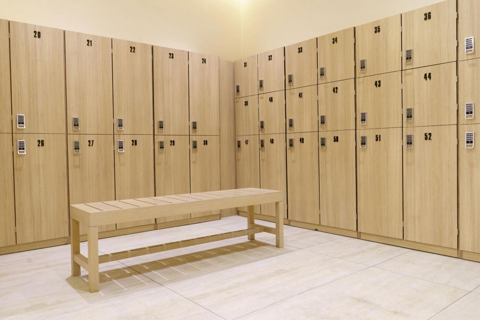 Le Meridien Abu Dhabi Esterno foto A locker room