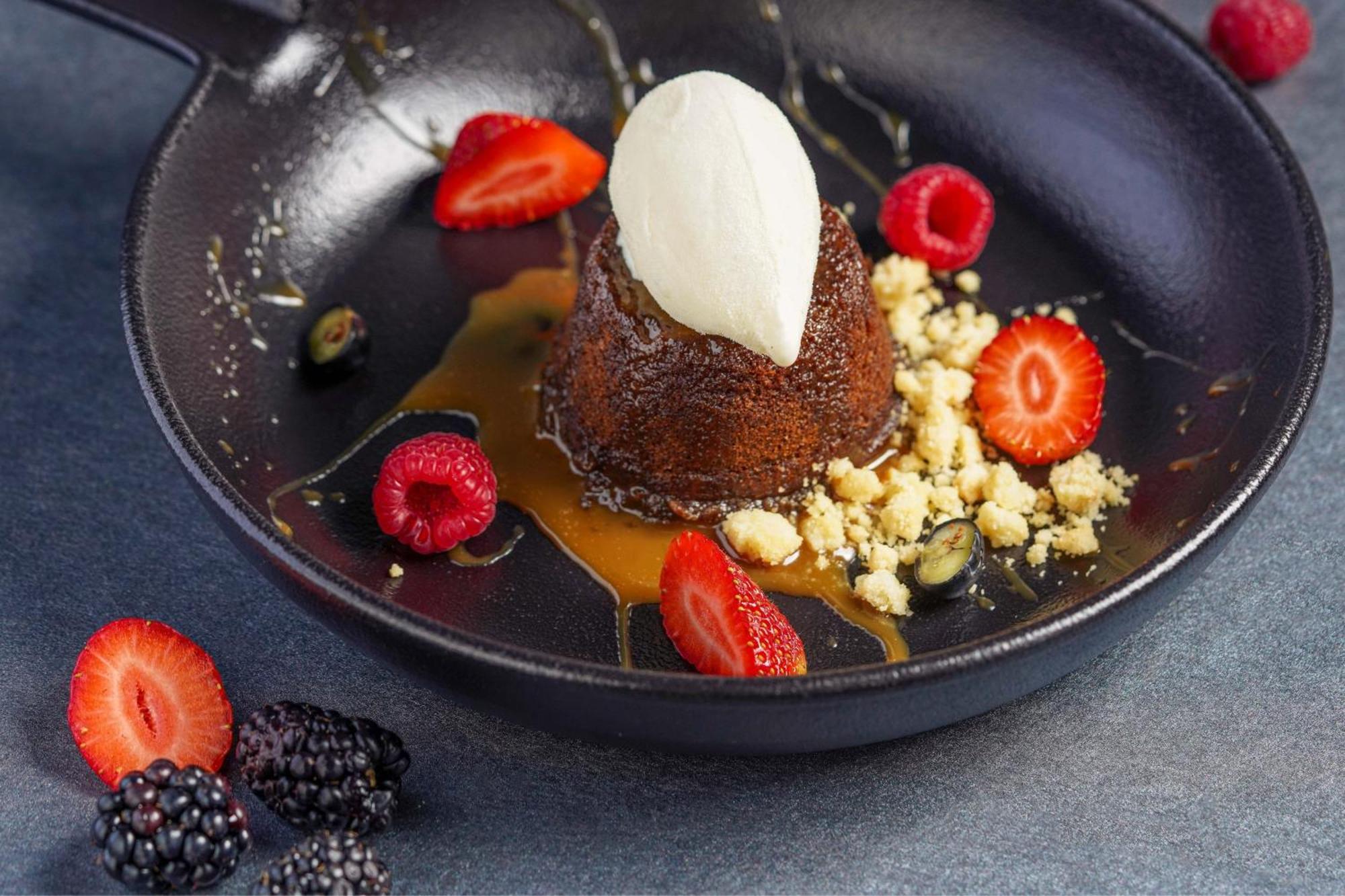 Le Meridien Abu Dhabi Esterno foto A chocolate lava cake