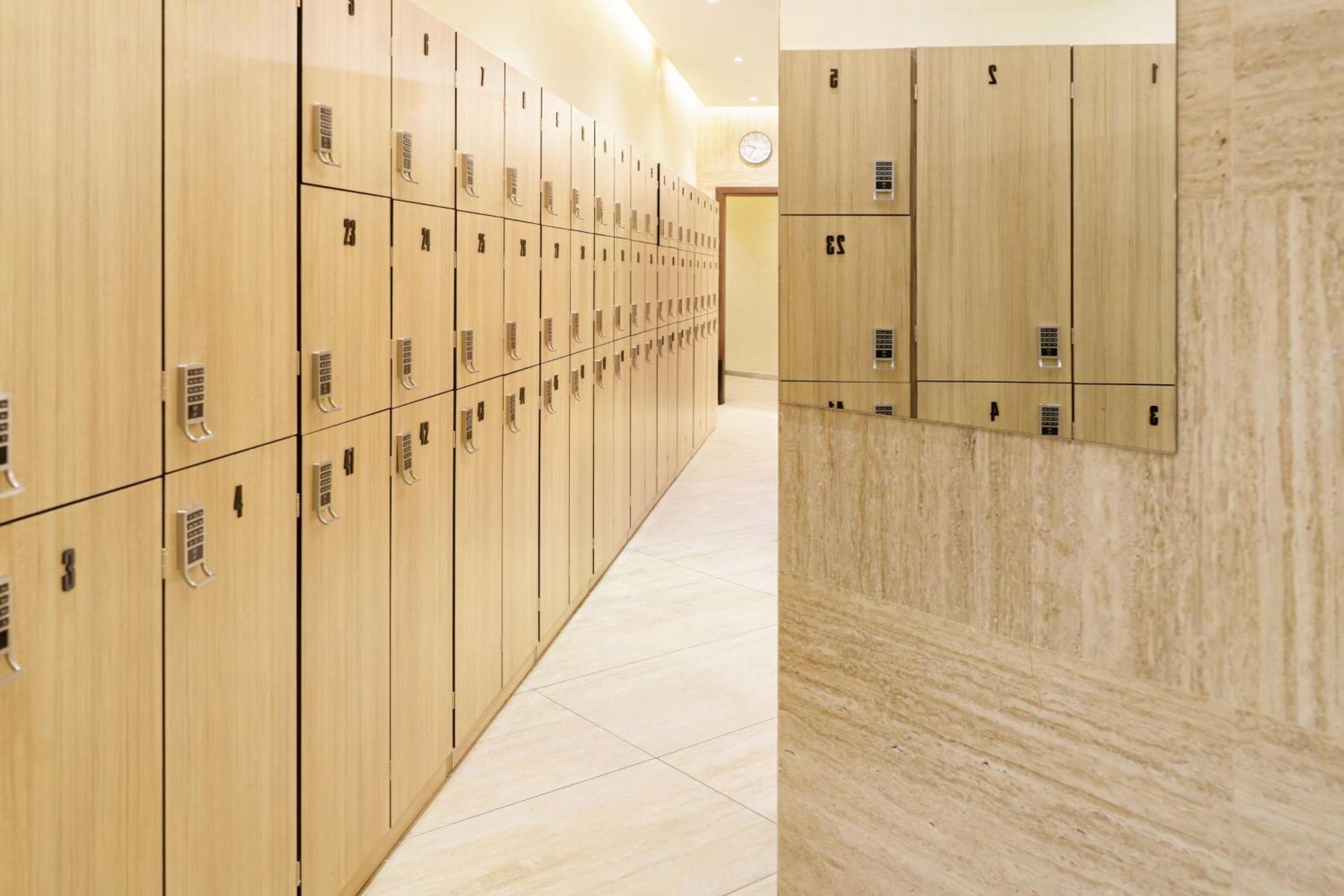Le Meridien Abu Dhabi Esterno foto A locker room