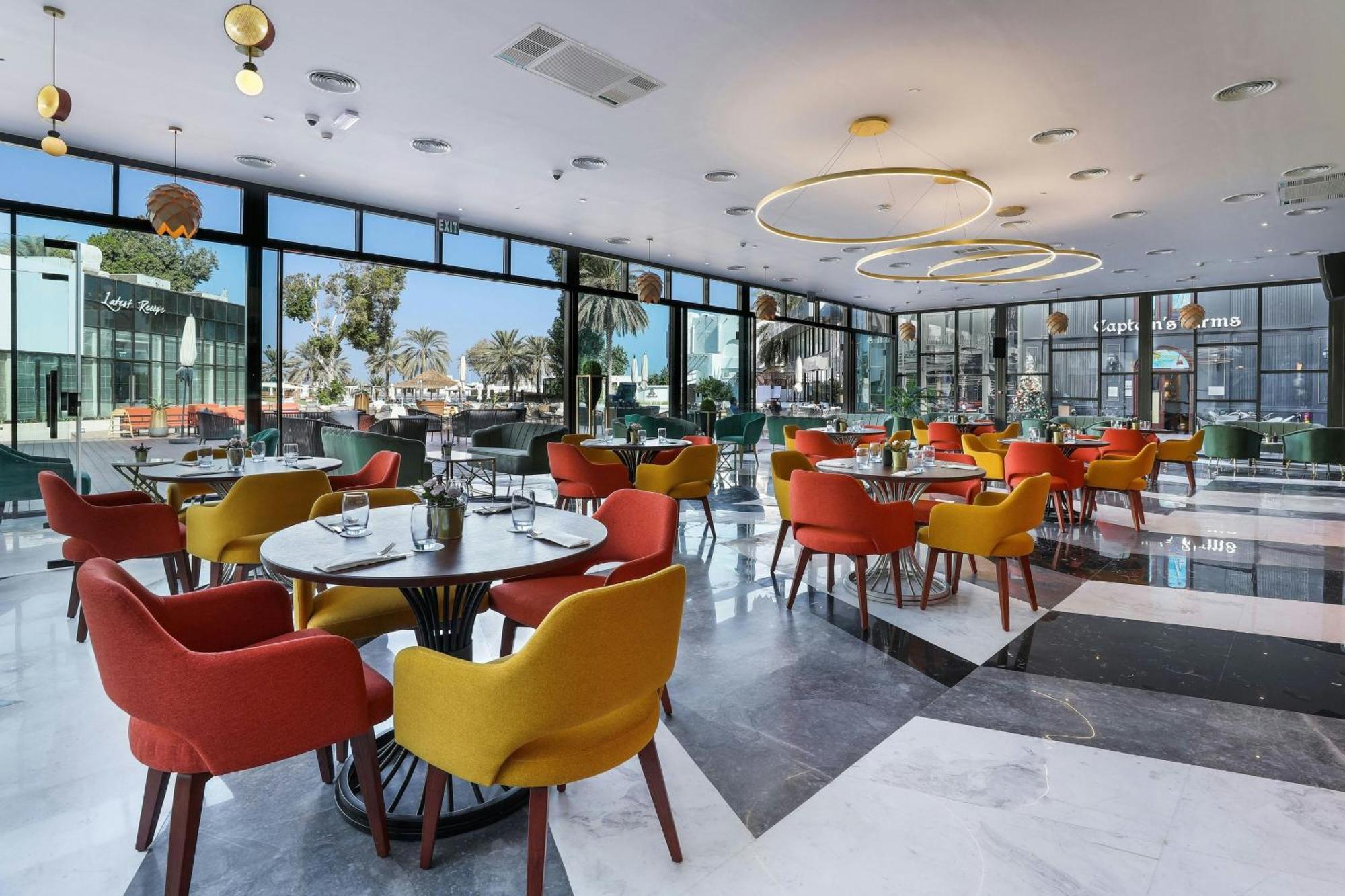 Le Meridien Abu Dhabi Esterno foto The restaurant