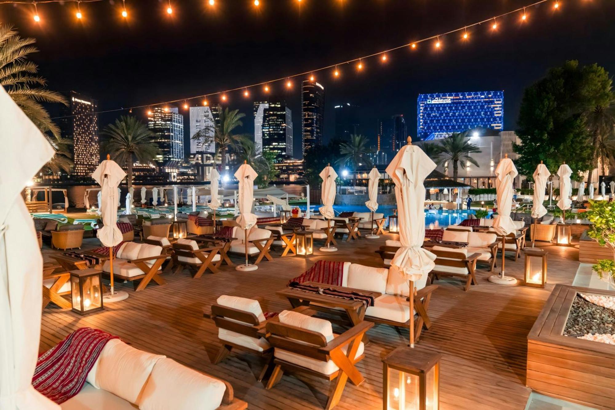 Le Meridien Abu Dhabi Esterno foto The Deck
